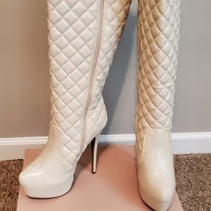 TO.DIE.FOR. BOOT SEASON IS HERE!!! - NWOT